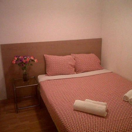 Km1 Amparo Apartments Madrid Room photo